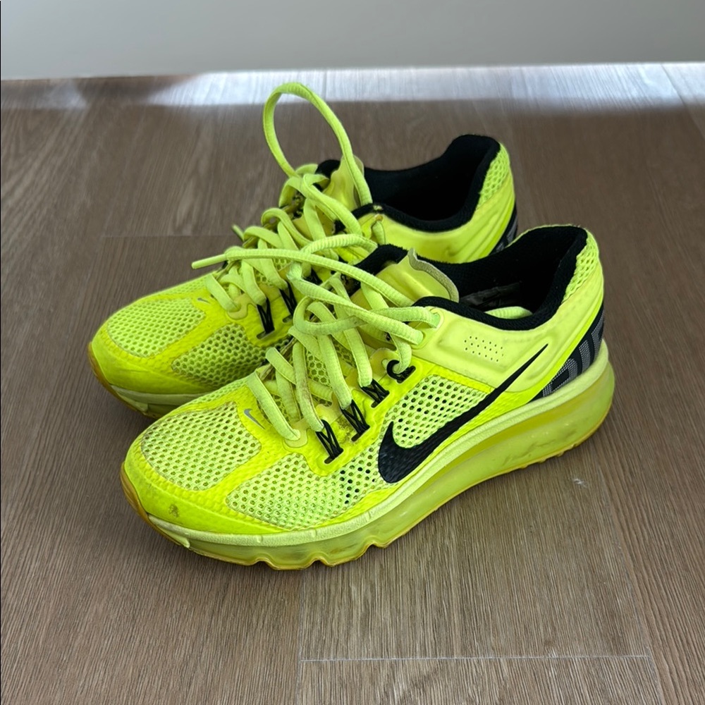 Nike Yellow and Black Sneakers Athletic Mesh Design
